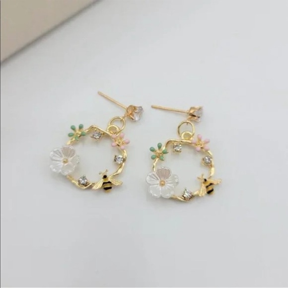 Gold Color Crystal Flower
Leaf Honey Bee Decorated
Statement Earrings - Picture 4 of 4